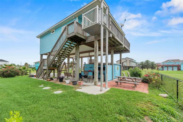 110 S Verdia Drive, Crystal Beach, TX 77650