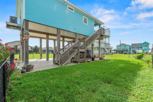 110 S Verdia Drive, Crystal Beach, TX 77650