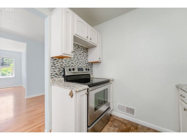 1235 Se BOOTH Ave, Roseburg, OR 97470