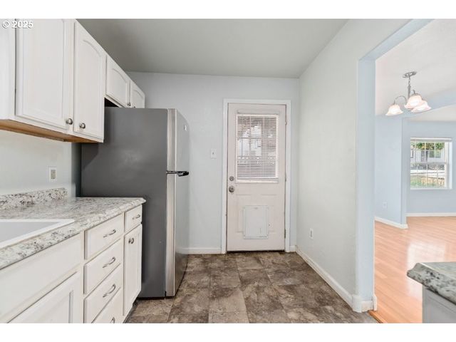 1235 Se BOOTH Ave, Roseburg, OR 97470