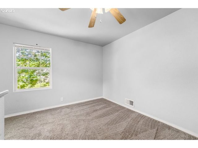1235 Se BOOTH Ave, Roseburg, OR 97470