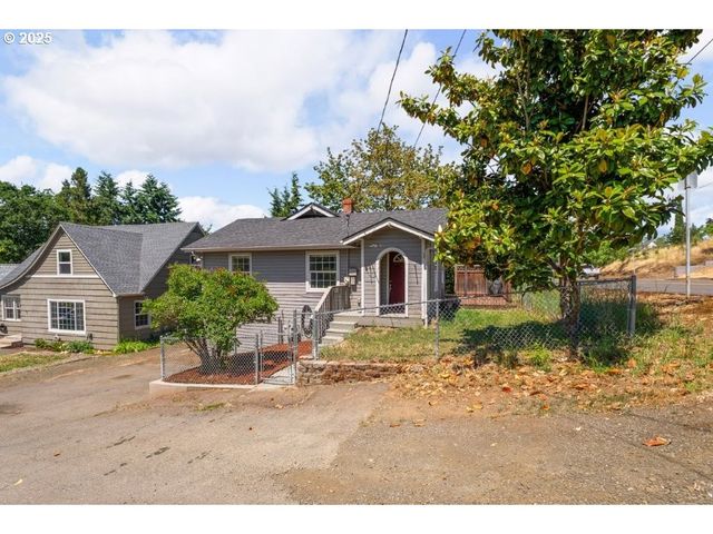 1235 Se BOOTH Ave, Roseburg, OR 97470