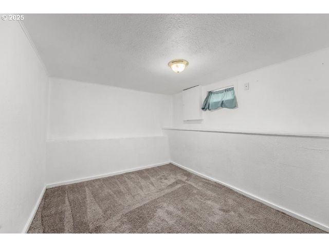 1235 Se BOOTH Ave, Roseburg, OR 97470