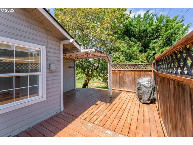 1235 Se BOOTH Ave, Roseburg, OR 97470