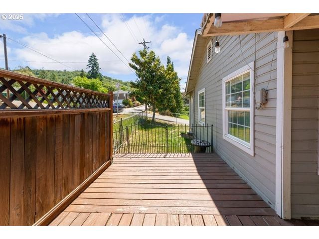 1235 Se BOOTH Ave, Roseburg, OR 97470