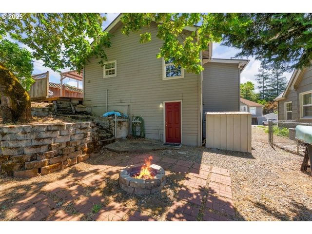1235 Se BOOTH Ave, Roseburg, OR 97470