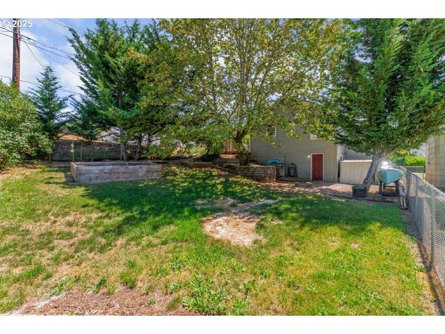 1235 Se BOOTH Ave, Roseburg, OR 97470