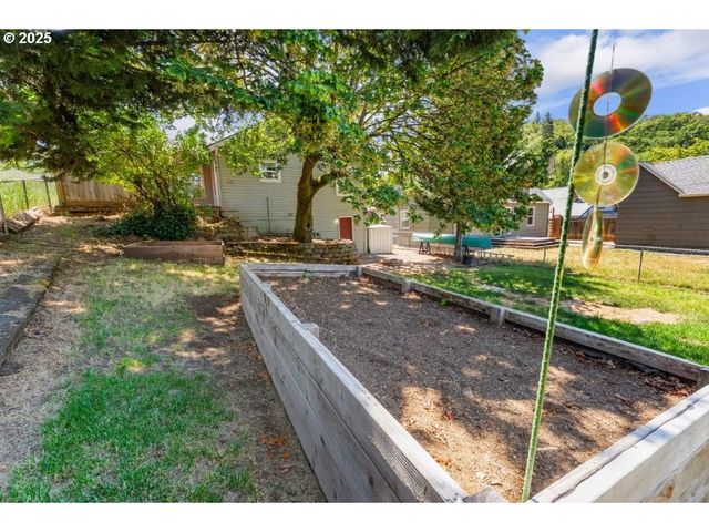 1235 Se BOOTH Ave, Roseburg, OR 97470