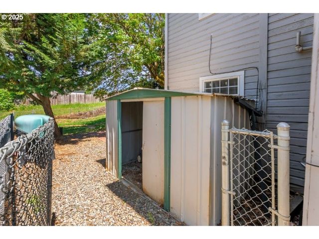 1235 Se BOOTH Ave, Roseburg, OR 97470