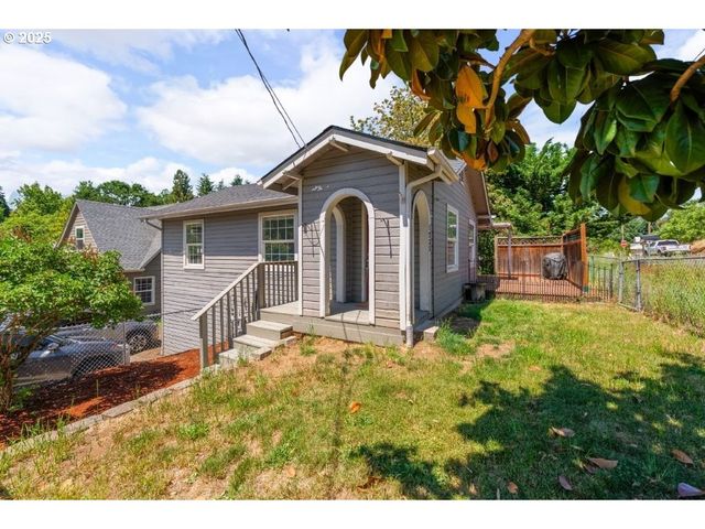 1235 Se BOOTH Ave, Roseburg, OR 97470