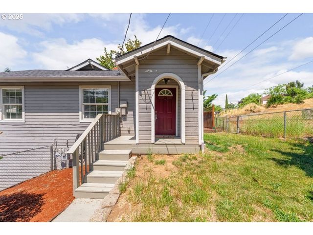 1235 Se BOOTH Ave, Roseburg, OR 97470