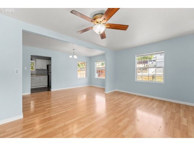 1235 Se BOOTH Ave, Roseburg, OR 97470