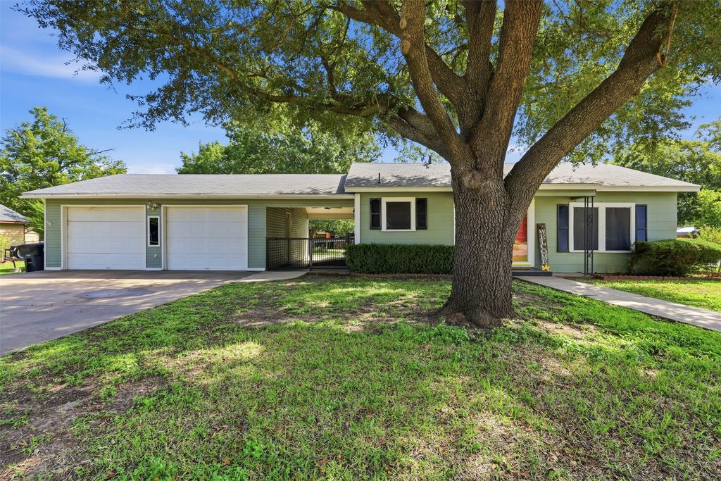 447 Bales Street, Cleburne, TX 76033 — photo 3