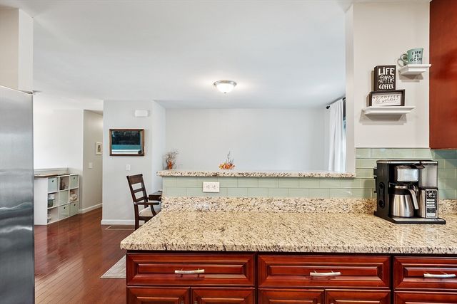 4 Crest Ave, Worcester, MA 01607