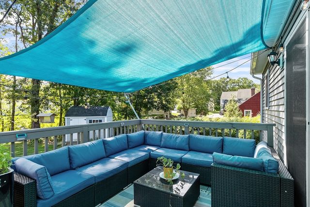 4 Crest Ave, Worcester, MA 01607