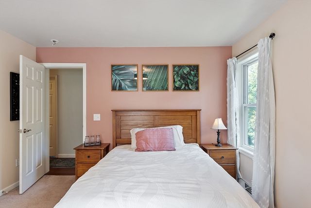 4 Crest Ave, Worcester, MA 01607