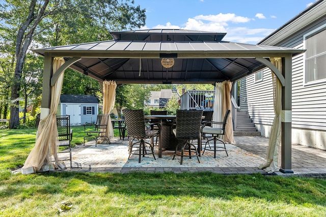 4 Crest Ave, Worcester, MA 01607