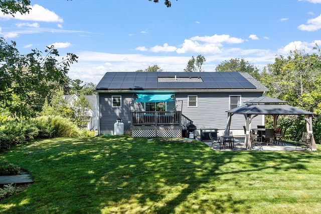4 Crest Ave, Worcester, MA 01607