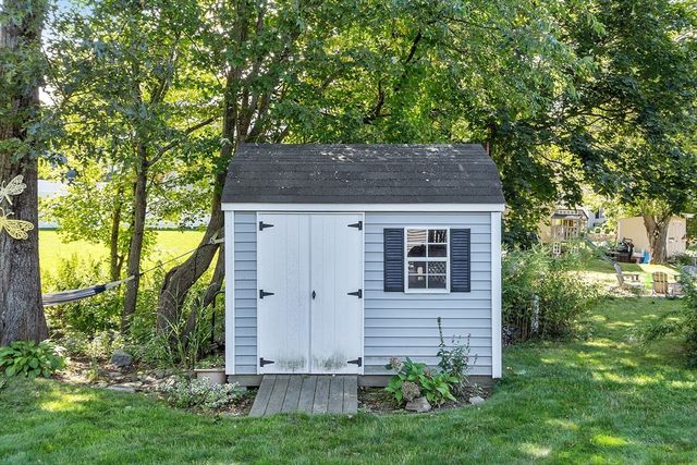 4 Crest Ave, Worcester, MA 01607