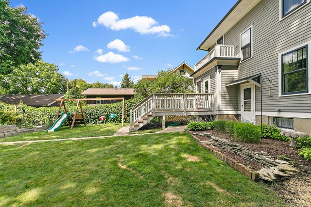 1014 Saint John Street, Elgin, IL 60120