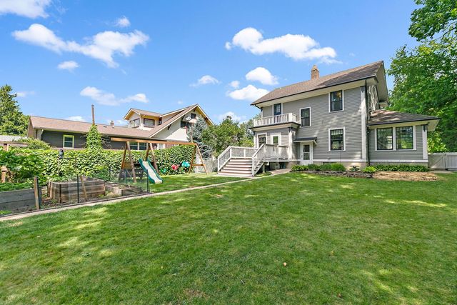 1014 Saint John Street, Elgin, IL 60120