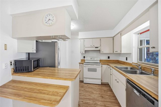 80 CIRCLEWOOD DRIVE A3-3, Venice, FL 34293