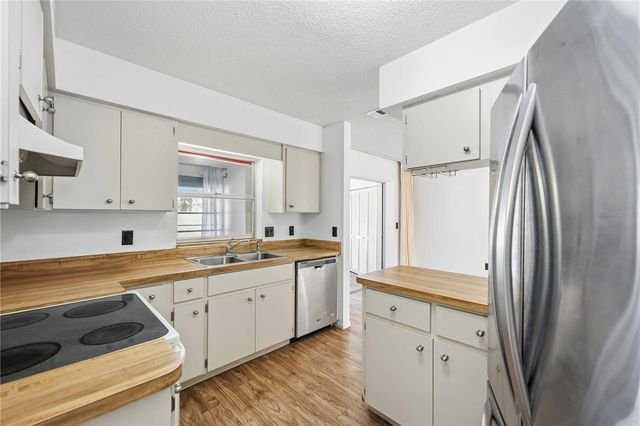 80 CIRCLEWOOD DRIVE A3-3, Venice, FL 34293