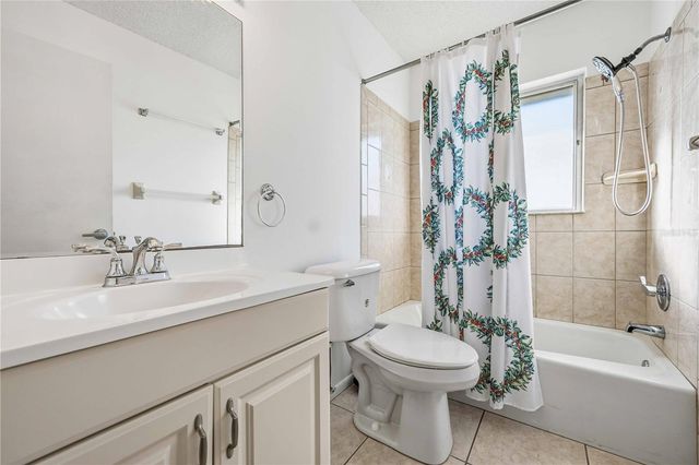 80 CIRCLEWOOD DRIVE A3-3, Venice, FL 34293