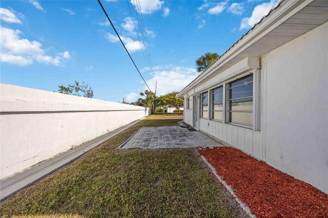 80 CIRCLEWOOD DRIVE A3-3, Venice, FL 34293