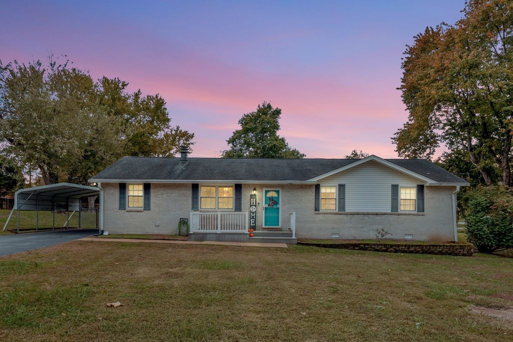 4007 Westwood Dr, Columbia, TN 38401