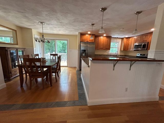 27 Ferncroft Rd, Tewksbury, MA 01876