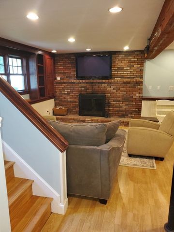 27 Ferncroft Rd, Tewksbury, MA 01876