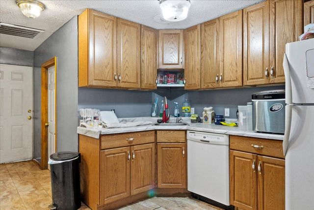 832 W Calhoun Street, Springfield, MO 65802