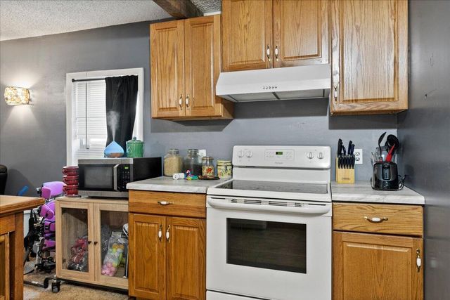 832 W Calhoun Street, Springfield, MO 65802