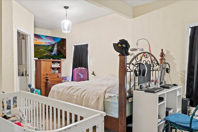 832 W Calhoun Street, Springfield, MO 65802