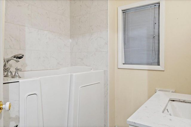 832 W Calhoun Street, Springfield, MO 65802