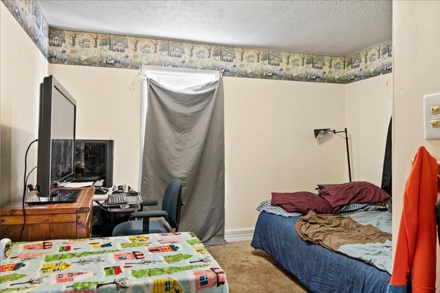 832 W Calhoun Street, Springfield, MO 65802