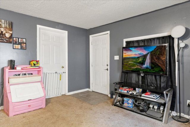 832 W Calhoun Street, Springfield, MO 65802