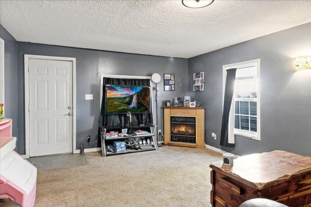 832 W Calhoun Street, Springfield, MO 65802