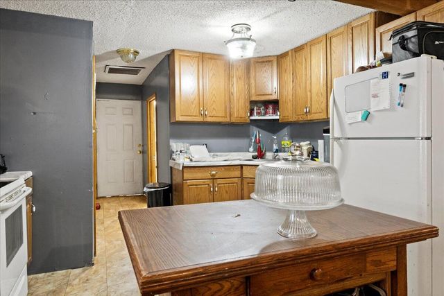 832 W Calhoun Street, Springfield, MO 65802