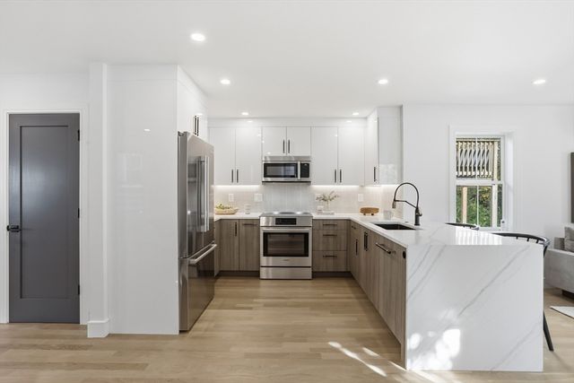 79 Moreland St 79, Somerville, MA 02145