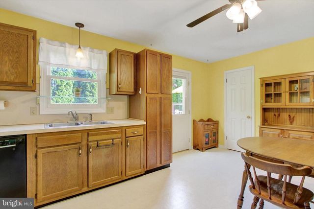 48 BREWSTER ST, Hanover, PA 17331