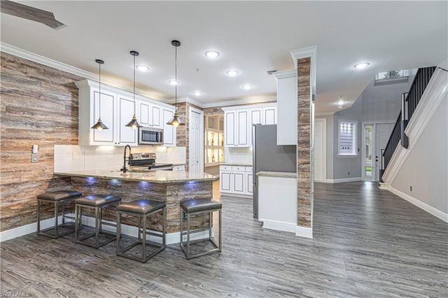 1330 Mariposa CIR # 103, Naples, FL 34105