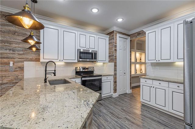 1330 Mariposa CIR # 103, Naples, FL 34105