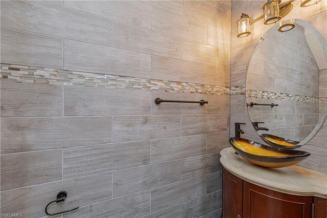 1330 Mariposa CIR # 103, Naples, FL 34105