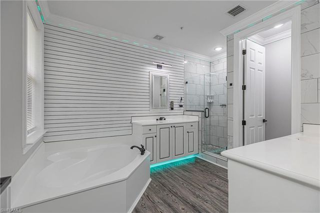 1330 Mariposa CIR # 103, Naples, FL 34105