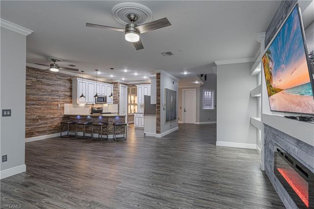 1330 Mariposa CIR # 103, Naples, FL 34105