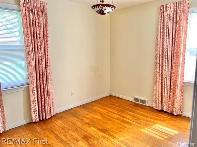 1618 Anita Avenue, Grosse Pointe Woods, MI 48236