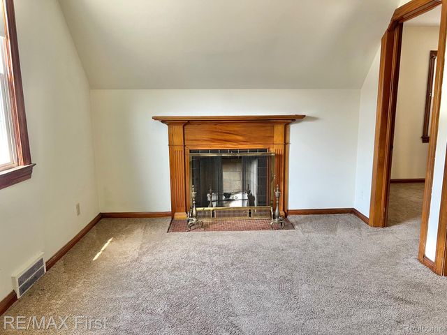 1618 Anita Avenue, Grosse Pointe Woods, MI 48236