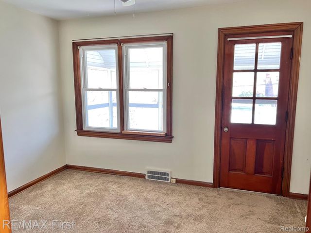 1618 Anita Avenue, Grosse Pointe Woods, MI 48236
